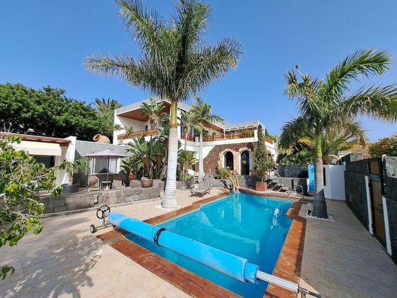 Foto 1 de Chalet en venta en calle Las Maretas de 5 habitaciones con terraza y piscina