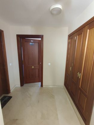 Foto 2 de Piso en venta en Vecindario-Los Llanos de 3 habitaciones con garaje y ascensor