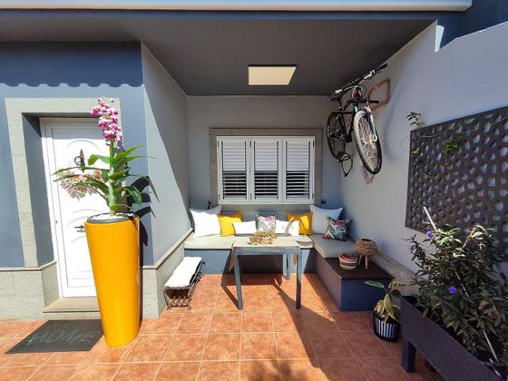 Foto 1 de Casa en venta en Cruce de Arinaga de 3 habitaciones con terraza y garaje