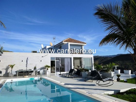 Foto 1 de Chalet en venta en El Tablero - El Salobre de 5 habitaciones con terraza y piscina