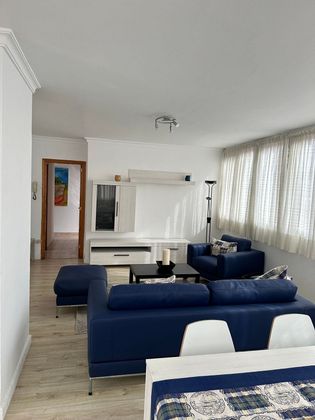 Foto 1 de Àtic en lloguer a calle Ferreras de 2 habitacions amb terrassa i mobles