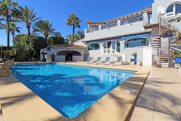 Foto 1 de Chalet en venta en El Portet - Pla de Mar de 5 habitaciones con terraza y piscina
