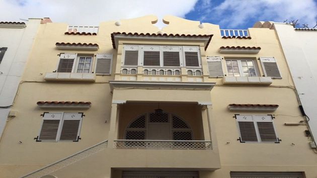 Foto 2 de Casa adossada en venda a calle Teniente Martín Bencomo de 7 habitacions amb terrassa i garatge