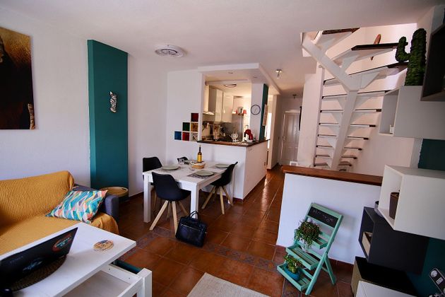 Foto 2 de Ático en alquiler en calle La Tosca de 2 habitaciones con terraza y piscina