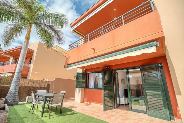Foto 1 de Alquiler de piso en avenida Adeje de 2 habitaciones con terraza y piscina