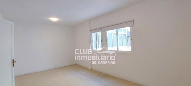 Foto 2 de Piso en venta en calle De Perez de Rozas de 1 habitación con balcón y ascensor
