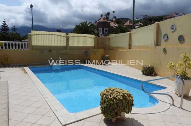 Foto 2 de Venta de chalet en Playa Jardín de 4 habitaciones con terraza y piscina