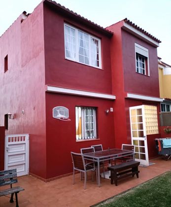 Foto 1 de Casa adosada en venta en Santa Catalina de 4 habitaciones con garaje y jardín