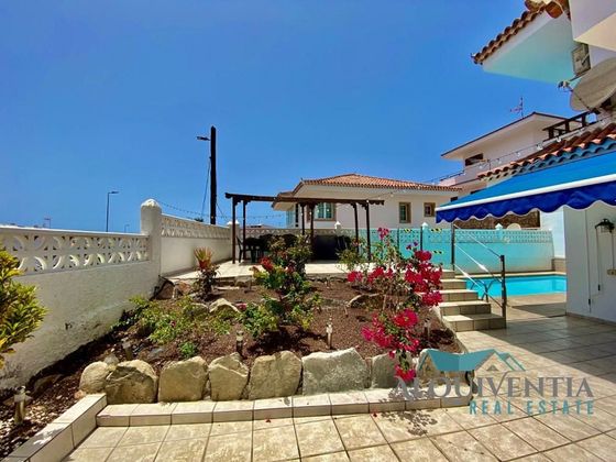 Foto 2 de Casa en venda a calle Francisco Navarro de 4 habitacions amb terrassa i piscina