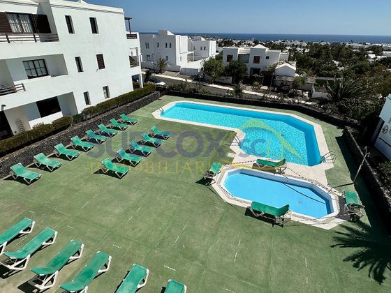 Foto 1 de Piso en venta en Costa Teguise de 2 habitaciones con terraza y piscina