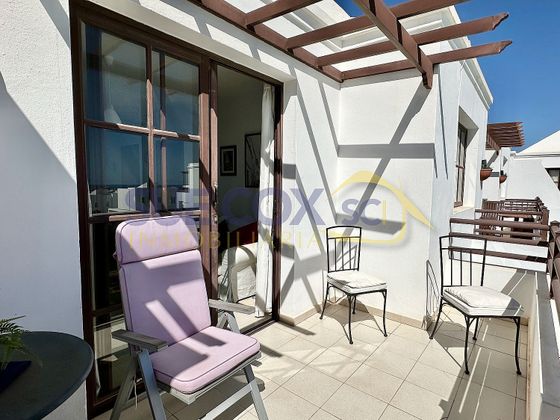 Foto 2 de Piso en venta en Costa Teguise de 2 habitaciones con terraza y piscina