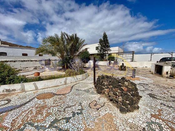 Foto 2 de Casa en venda a Tinajo de 3 habitacions amb terrassa i jardí