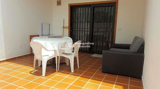 Foto 2 de Alquiler de piso en Costa Blanca - Las Galletas de 1 habitación con terraza y piscina