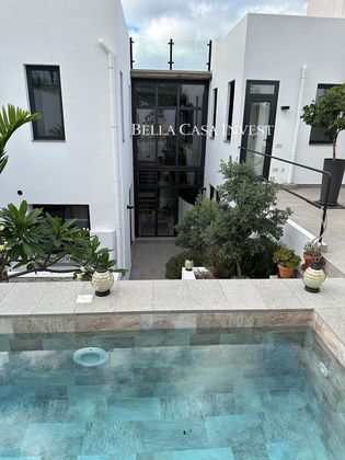 Foto 1 de Chalet en venta en avenida Los Remedios de 4 habitaciones con terraza y piscina