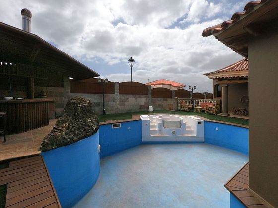 Foto 2 de Chalet en venta en Buenavista-Rosa Vila de 5 habitaciones con terraza y piscina