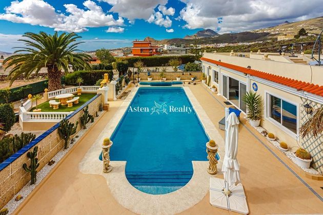 Foto 2 de Chalet en venta en Buzanda - Cabo Blanco - Valle San Lorenzo de 6 habitaciones con terraza y piscina