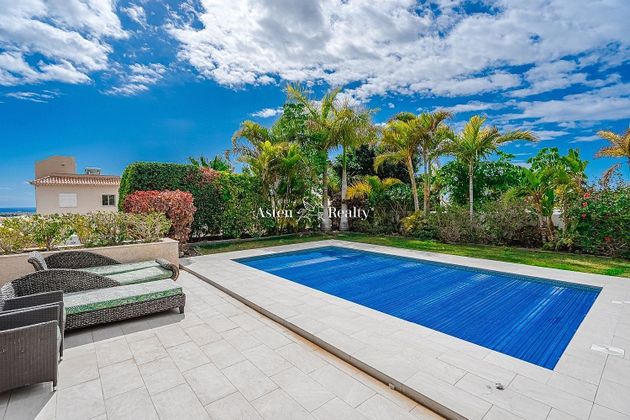 Foto 1 de Venta de casa en Costa Adeje de 5 habitaciones con terraza y piscina