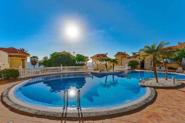 Foto 1 de Xalet en venda a Los Cristianos - Playa de las Américas de 6 habitacions amb terrassa i piscina