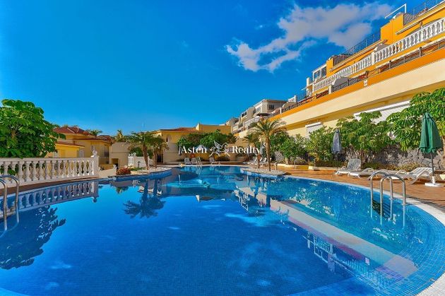 Foto 2 de Venta de chalet en Los Cristianos - Playa de las Américas de 6 habitaciones con terraza y piscina
