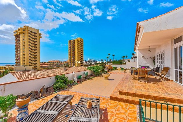 Foto 1 de Venta de chalet en Los Cristianos - Playa de las Américas de 3 habitaciones con terraza y piscina