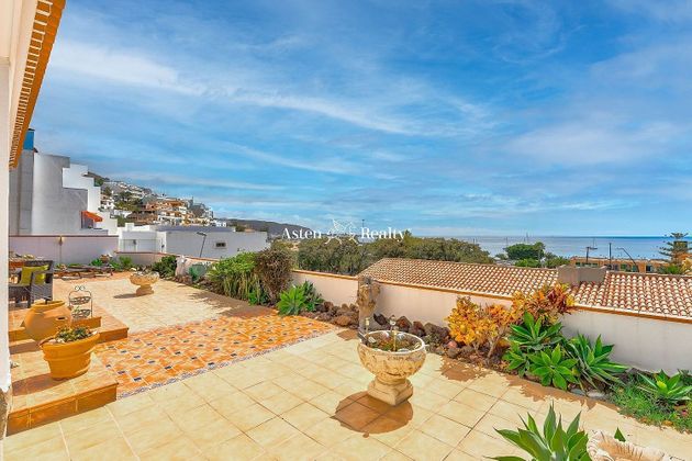 Foto 2 de Xalet en venda a Los Cristianos - Playa de las Américas de 3 habitacions amb terrassa i piscina