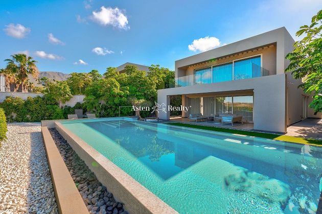 Foto 1 de Casa en venda a Costa Adeje de 5 habitacions amb terrassa i piscina