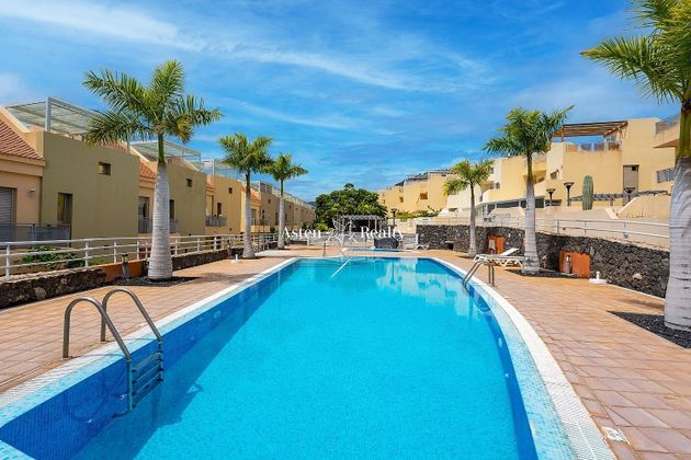 Foto 1 de Casa adossada en venda a Puerto de Santiago de 4 habitacions amb terrassa i piscina