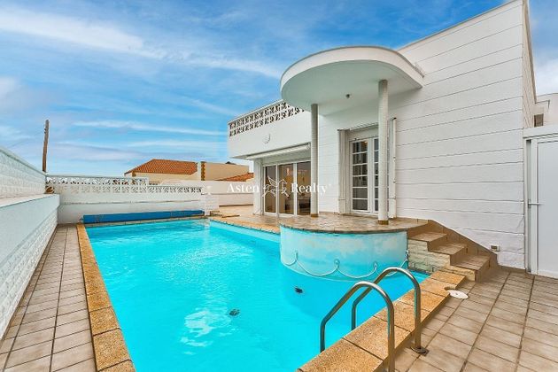 Foto 1 de Venta de casa en Palm - Mar de 5 habitaciones con terraza y piscina