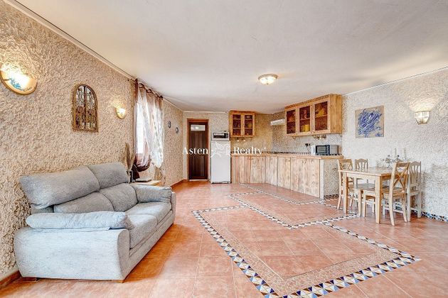 Foto 1 de Casa en venta en Santiago del Teide de 3 habitaciones con jardín