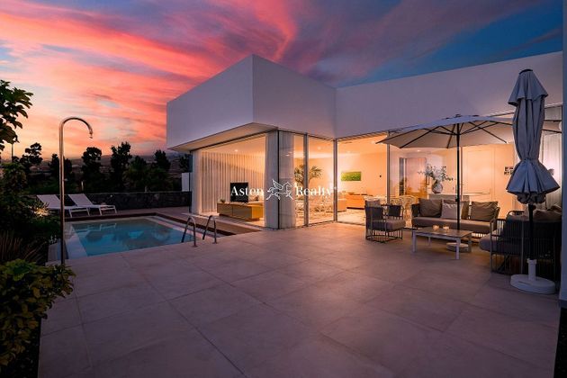Foto 2 de Xalet en venda a Playa de San Juan de 3 habitacions amb terrassa i piscina