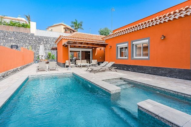 Foto 1 de Casa en venda a Costa Adeje de 3 habitacions amb terrassa i piscina