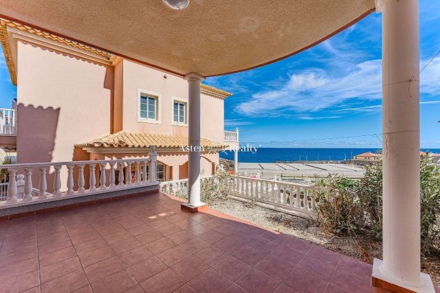 Foto 1 de Venta de casa en El Médano de 2 habitaciones con terraza y piscina
