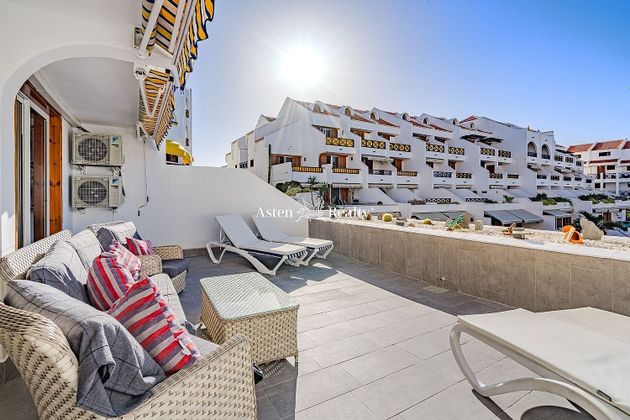 Foto 1 de Venta de piso en Los Cristianos - Playa de las Américas de 2 habitaciones con terraza y piscina