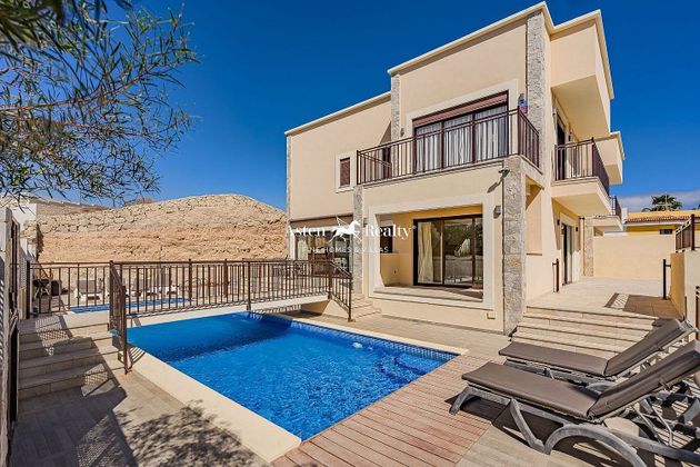 Foto 1 de Casa en venda a Los Abrigos de 5 habitacions amb terrassa i piscina