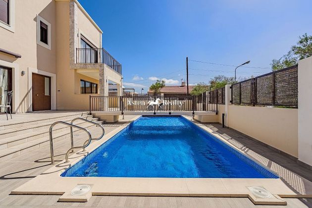 Foto 2 de Venta de casa en Los Abrigos de 5 habitaciones con terraza y piscina