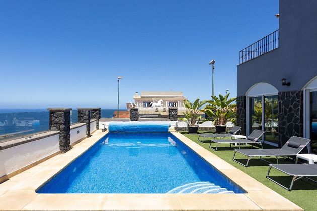 Foto 1 de Venta de casa en Playa Jardín de 7 habitaciones con terraza y piscina
