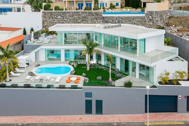Foto 1 de Venta de chalet en Costa Adeje de 4 habitaciones con terraza y piscina