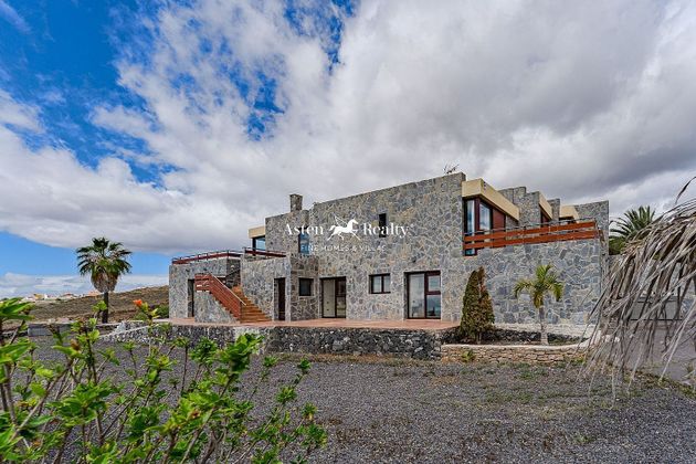 Foto 1 de Casa en venda a Armeñime - Las Moraditas - Las Cancelas de 8 habitacions amb terrassa i piscina