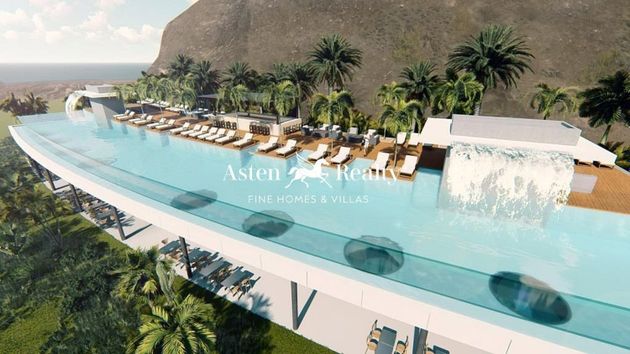 Foto 1 de Venta de local en Los Cristianos - Playa de las Américas con terraza y piscina