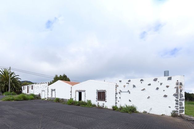 Foto 1 de Casa rural en venda a Tanque (El) de 3 habitacions i 8500 m²