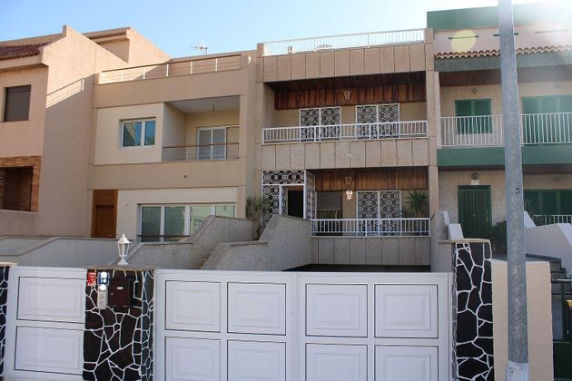 Foto 1 de Casa adossada en venda a calle Manuel García Calveras de 5 habitacions amb terrassa i garatge
