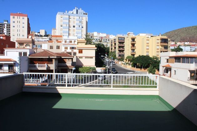 Foto 2 de Casa adossada en venda a calle Manuel García Calveras de 5 habitacions amb terrassa i garatge