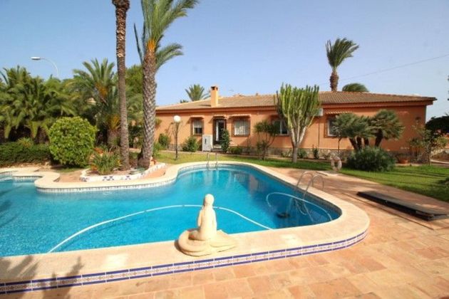 Foto 2 de Casa en venta en La Siesta - El Salado - Torreta de 6 habitaciones con piscina y jardín
