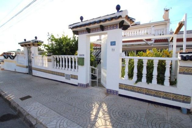 Foto 2 de Casa adossada en venda a Ciudad Quesada de 3 habitacions amb jardí i aire acondicionat