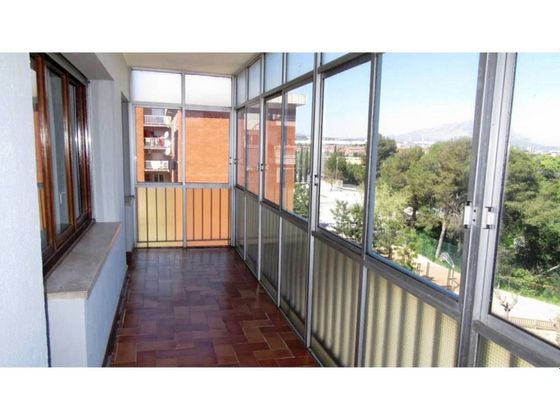 Foto 2 de Piso en alquiler en Martorell de 3 habitaciones con muebles y balcón