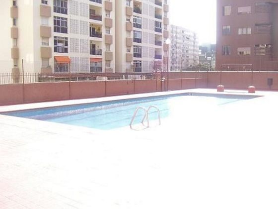 Foto 1 de Venta de piso en calle Bernardino Semán de 5 habitaciones con terraza y piscina
