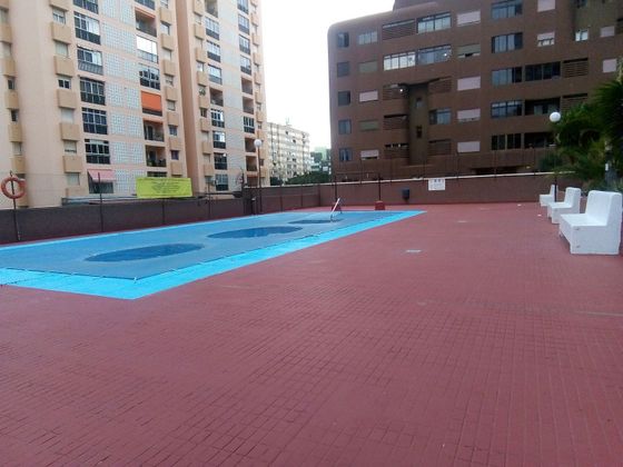 Foto 2 de Pis en venda a calle Bernardino Semán de 5 habitacions amb terrassa i piscina