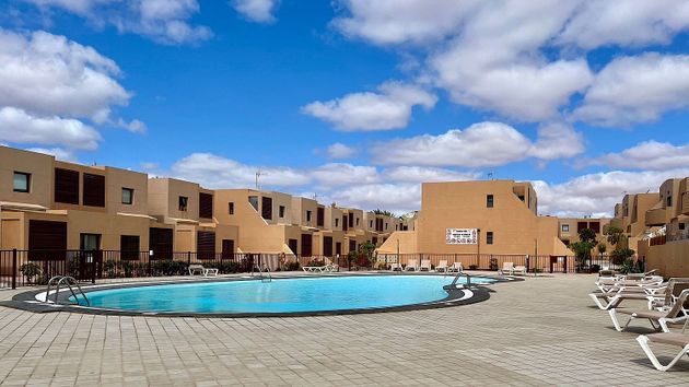 Foto 2 de Ático en venta en Caleta de Fuste de 2 habitaciones con piscina y balcón