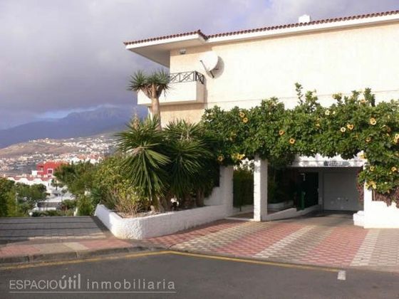 Foto 1 de Casa adossada en lloguer a Radazul de 3 habitacions amb terrassa i piscina