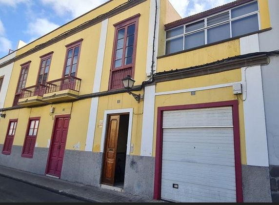 Foto 2 de Casa adossada en venda a Vegueta de 12 habitacions amb terrassa i garatge